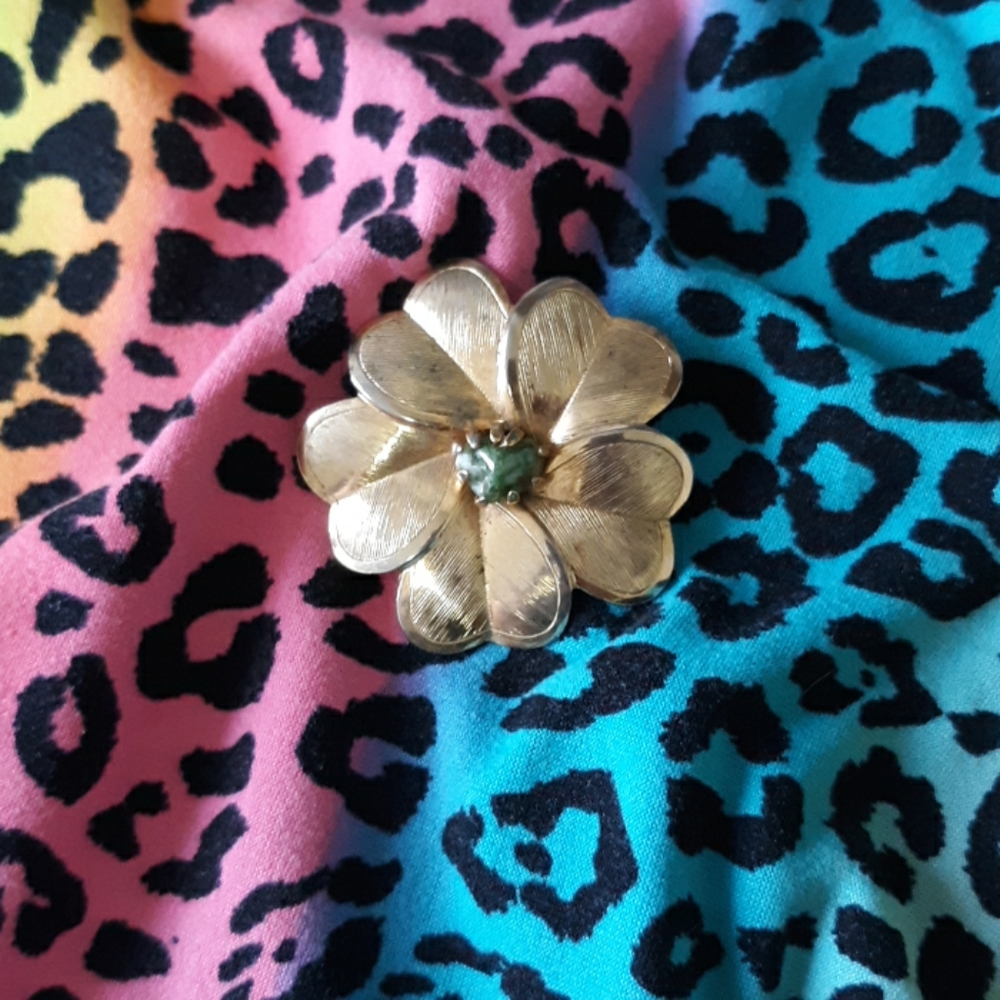 Vintage Gold Tone Flower Brooch